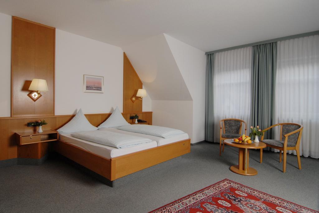 Stadthotel Muenze Бад-Мергентхайм Номер фото