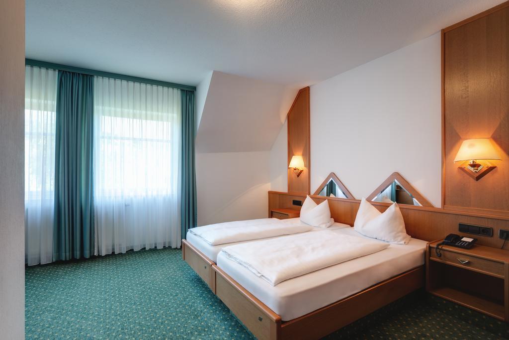Stadthotel Muenze Бад-Мергентхайм Экстерьер фото